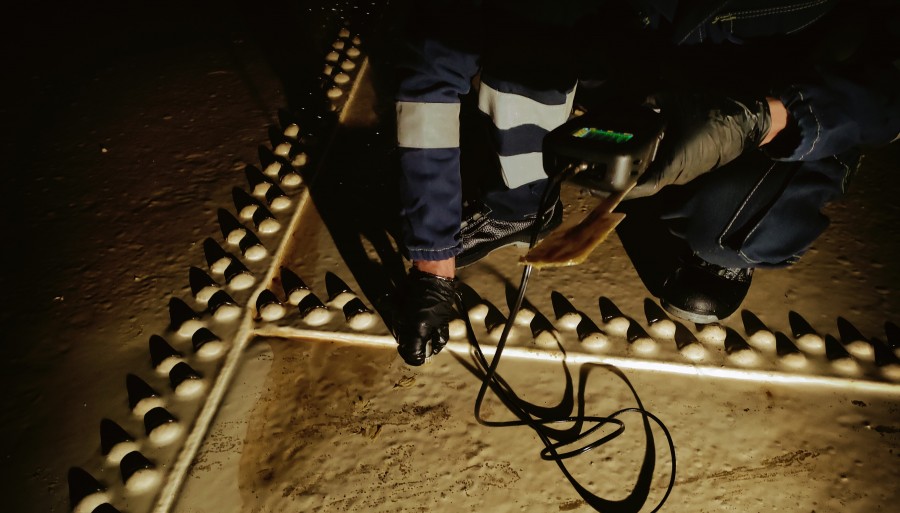 Controlli spessimetrici ad ultrasuoni su tubazioni e apparecchiature
