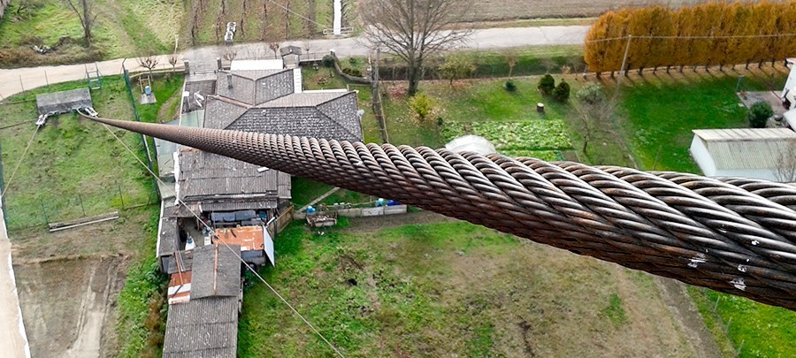 Controllo magneto-induttivo è obbligatorio per le funi metalliche adottate nel trasporto pubblico di persone: seggiovie, funivie, funicolari, ski lifts, etc.